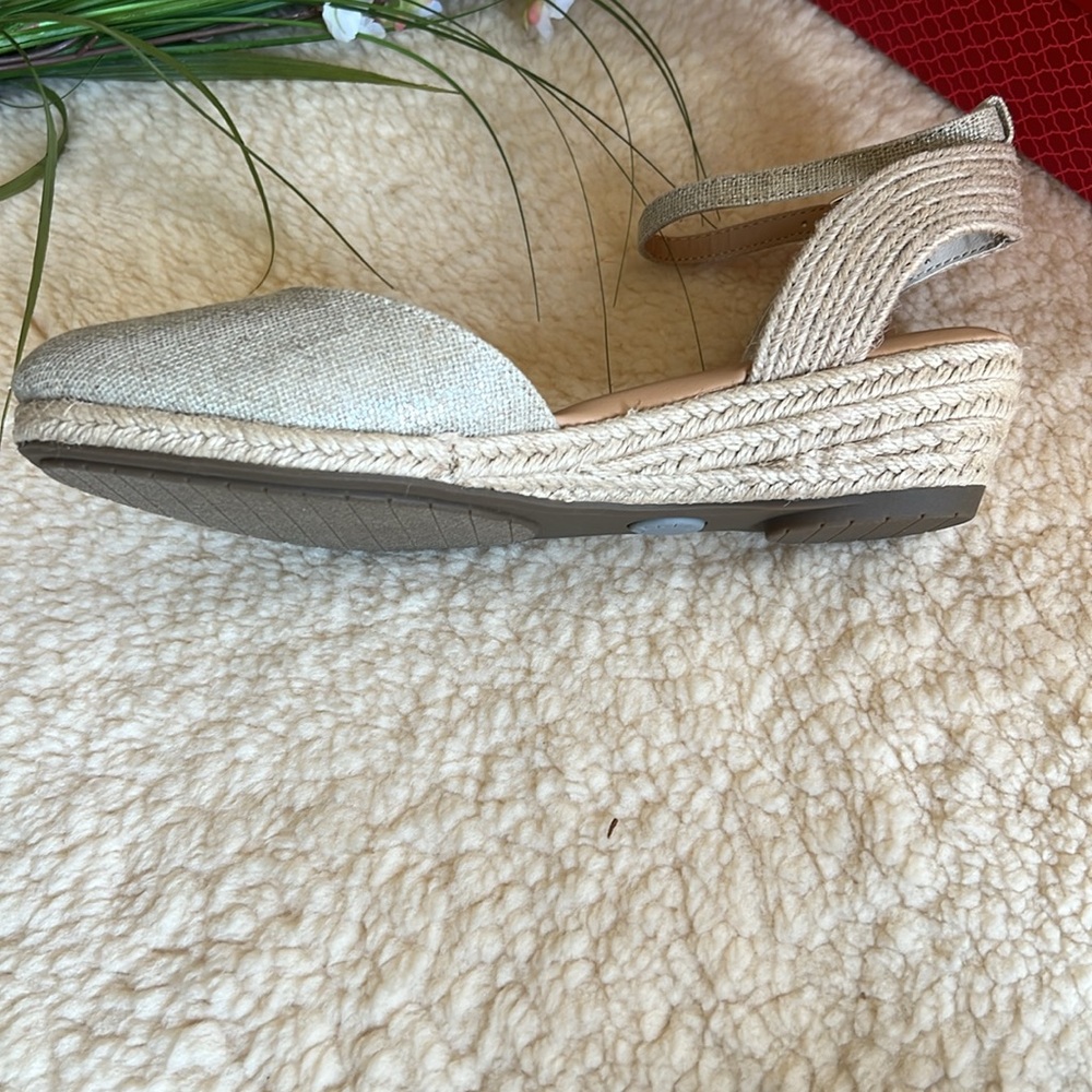 Kelly & Katie Naka Silver Closed Toe Shoes View 4